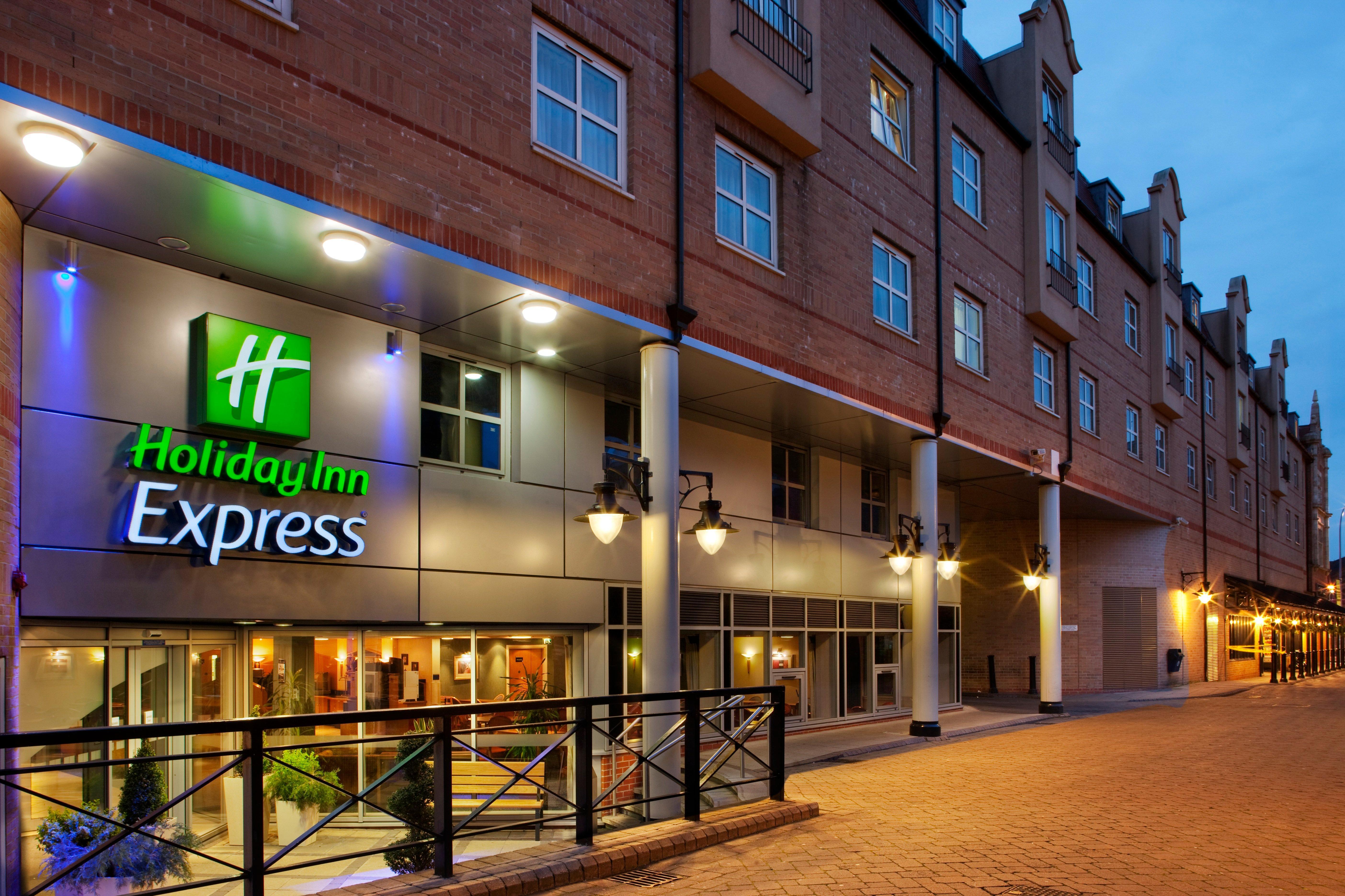 Holiday Inn Express London-Hammersmith By Ihg Esterno foto