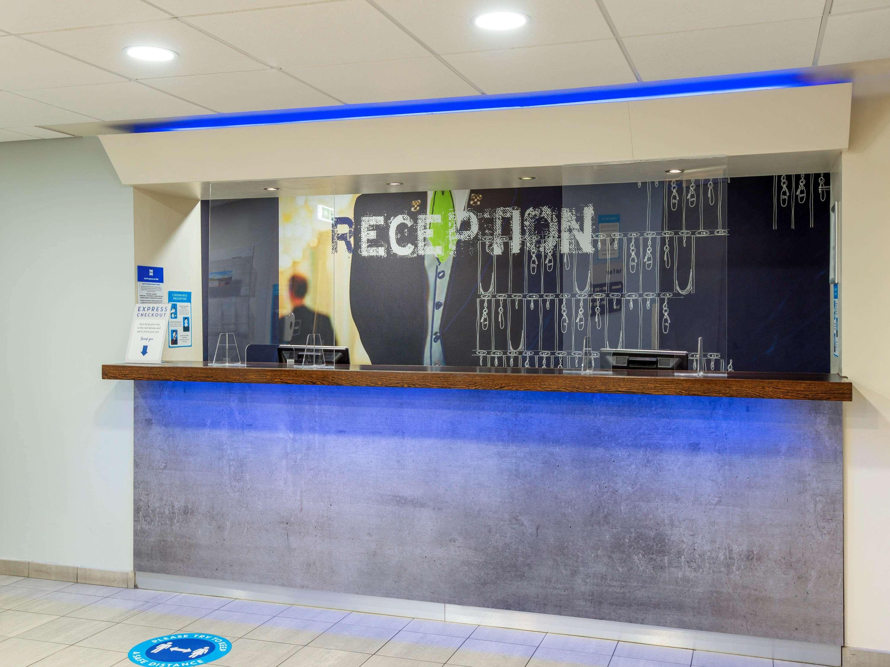Holiday Inn Express London-Hammersmith By Ihg Esterno foto
