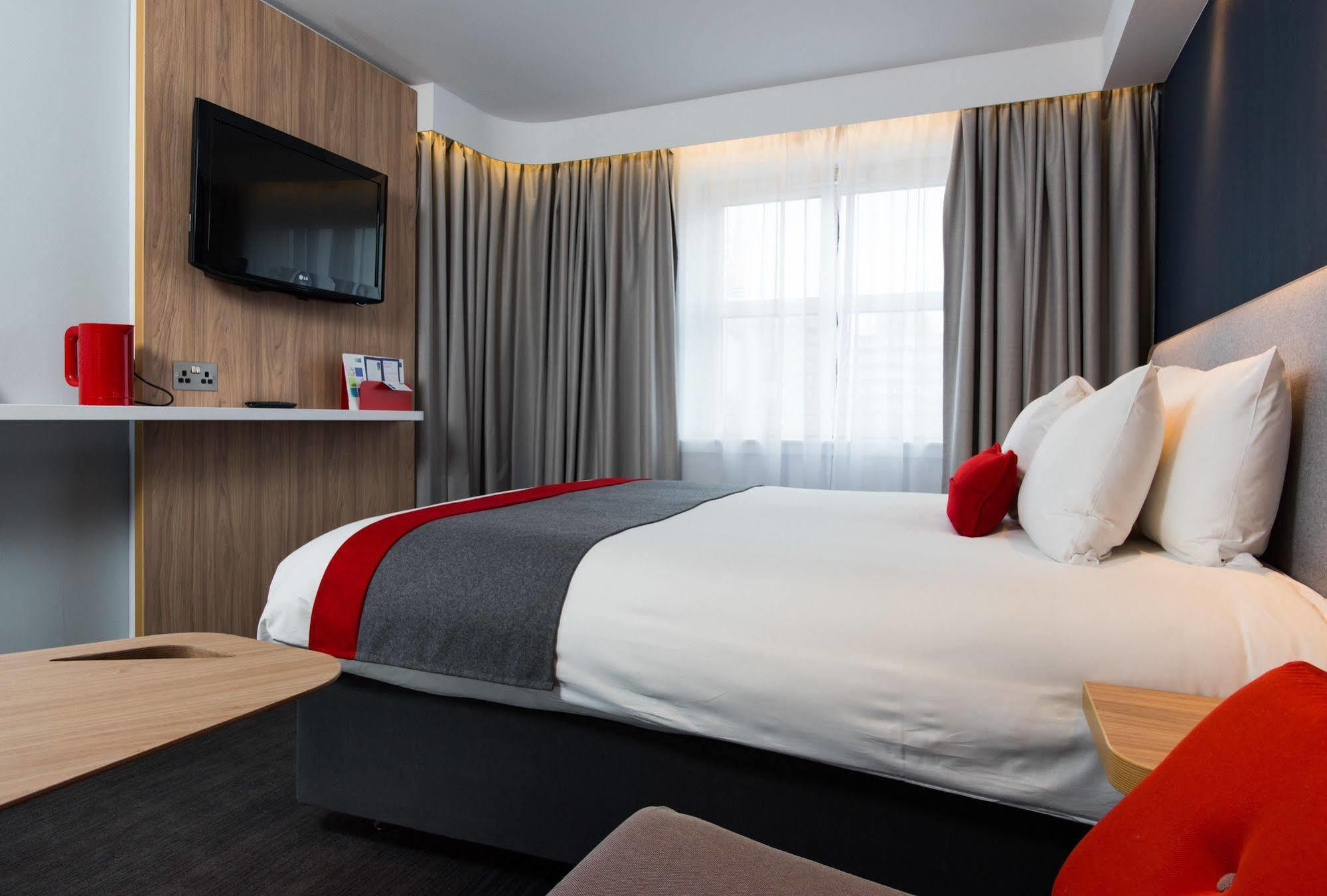 Holiday Inn Express London-Hammersmith By Ihg Esterno foto